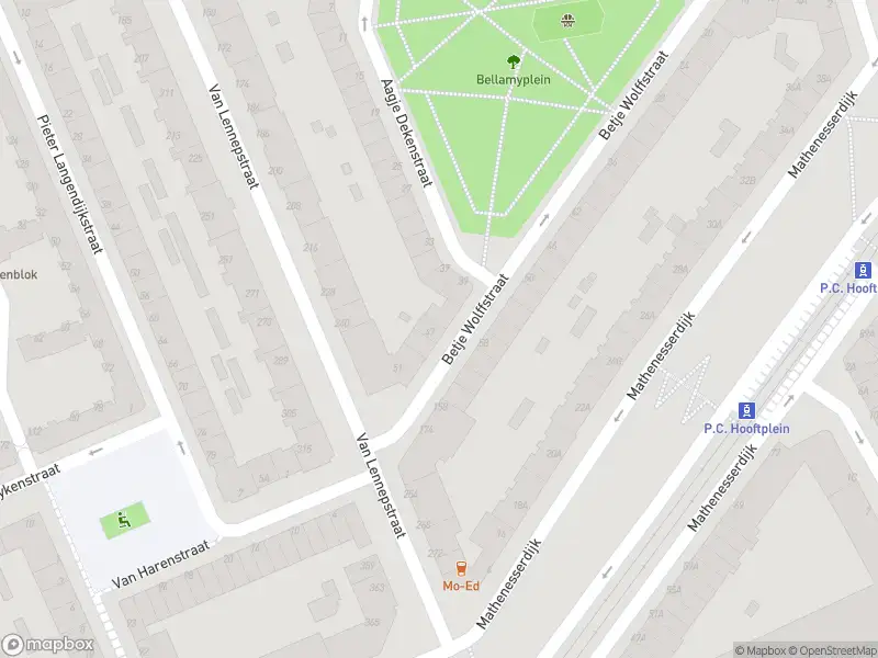 Ambulance met grote spoed naar de Betje Wolffstraat in Rotterdam