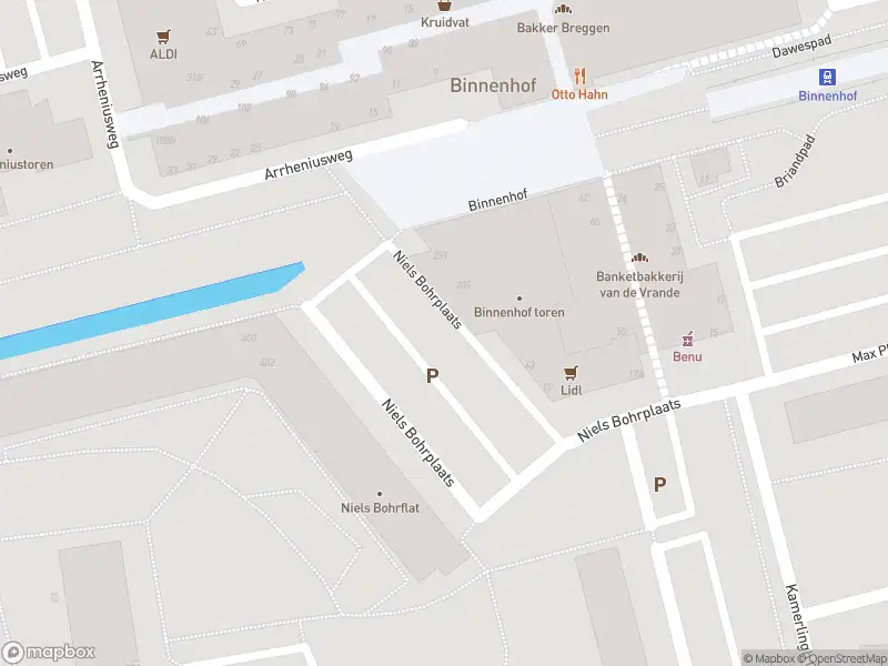 Ambulance met gepaste spoed naar de Niels Bohrplaats in Rotterdam