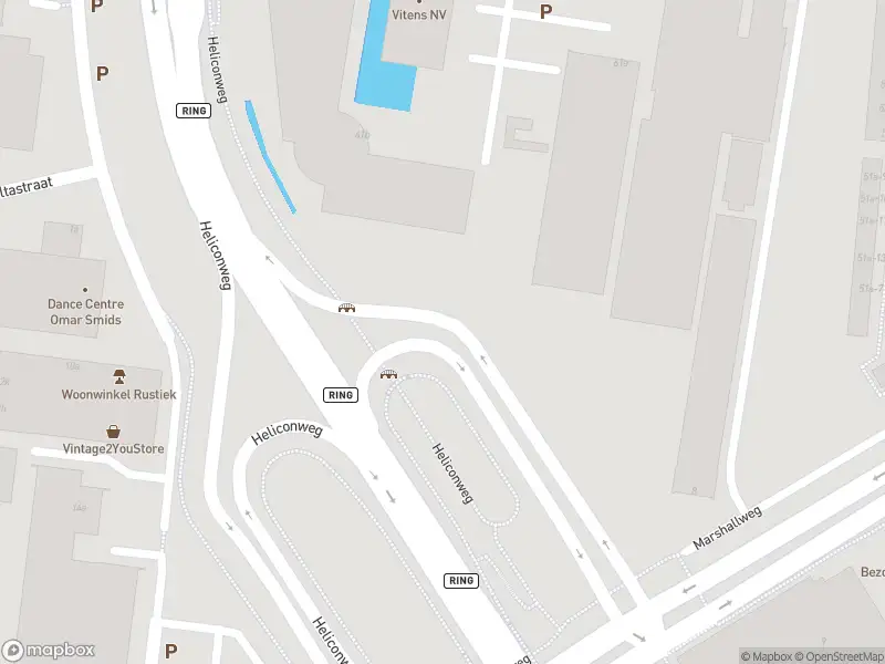 Politie met gepaste spoed naar de Snekertrekweg in Leeuwarden