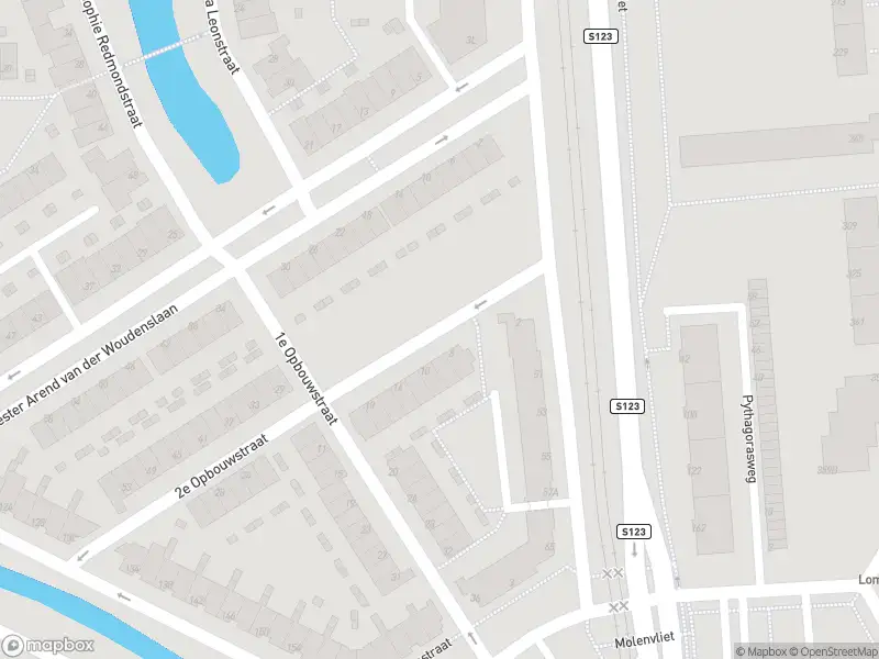 Ambulance met grote spoed naar de 2e Opbouwstraat in Rotterdam