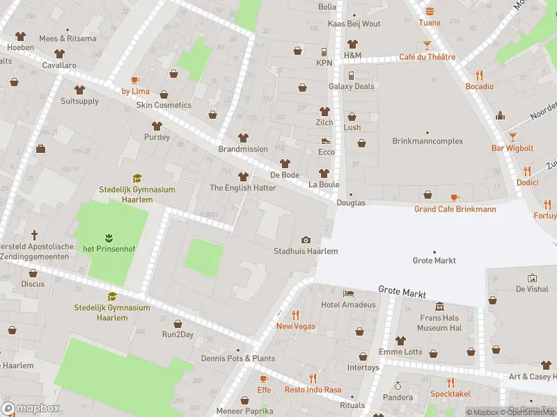 Ambulance met gepaste spoed naar de Warmoesstraat in Haarlem