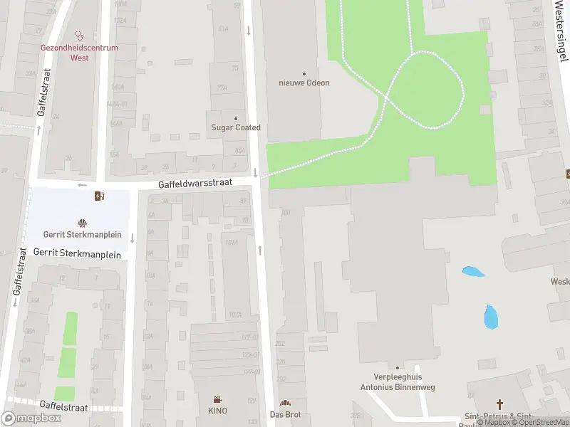 Ambulance met grote spoed naar de Gouvernestraat in Rotterdam