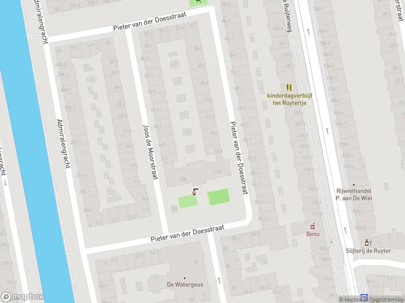 Brandweer met grote spoed naar de Pieter van der Doesstraat in Amsterdam vanwege afhijsen patient