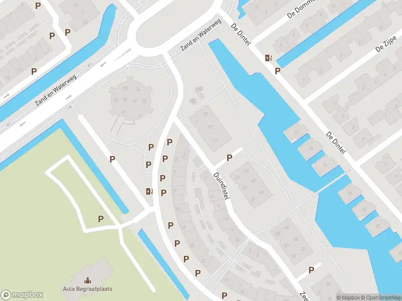 Ambulance met grote spoed naar de Duindistel in Naaldwijk