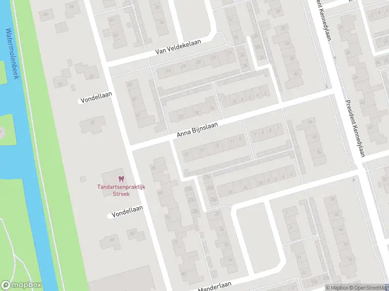 Brandweer met grote spoed naar de Jacob Catslaan in Roosendaal vanwege een buitenbrand