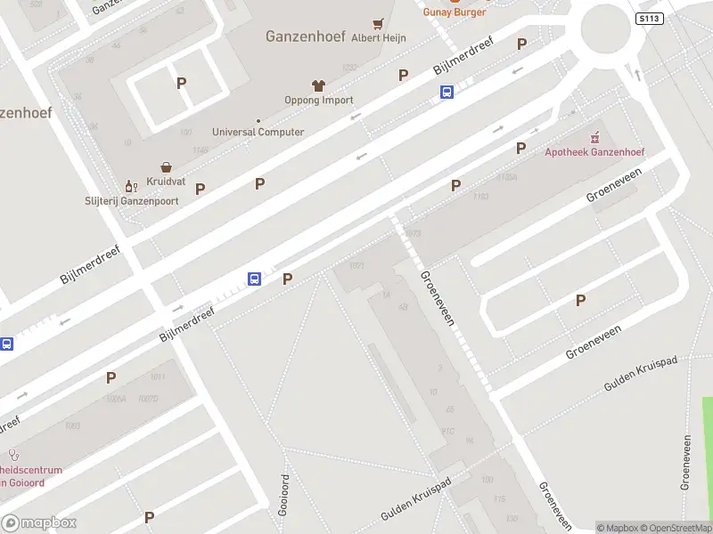 Ambulance met gepaste spoed naar de Bijlmerdreef in Amsterdam