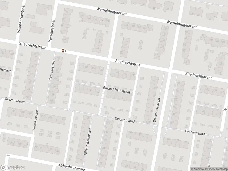 Ambulance met grote spoed naar de Rilland Bathstraat in Rotterdam