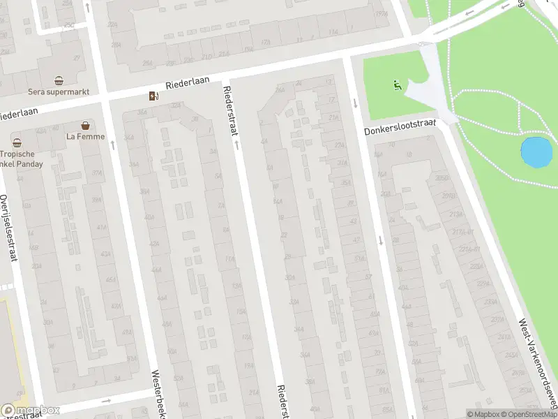 Ambulance met gepaste spoed naar de Riederstraat in Rotterdam