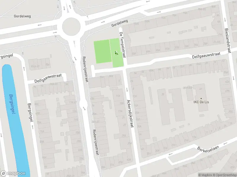 Ambulance met gepaste spoed naar de Ackersdijkstraat in Rotterdam