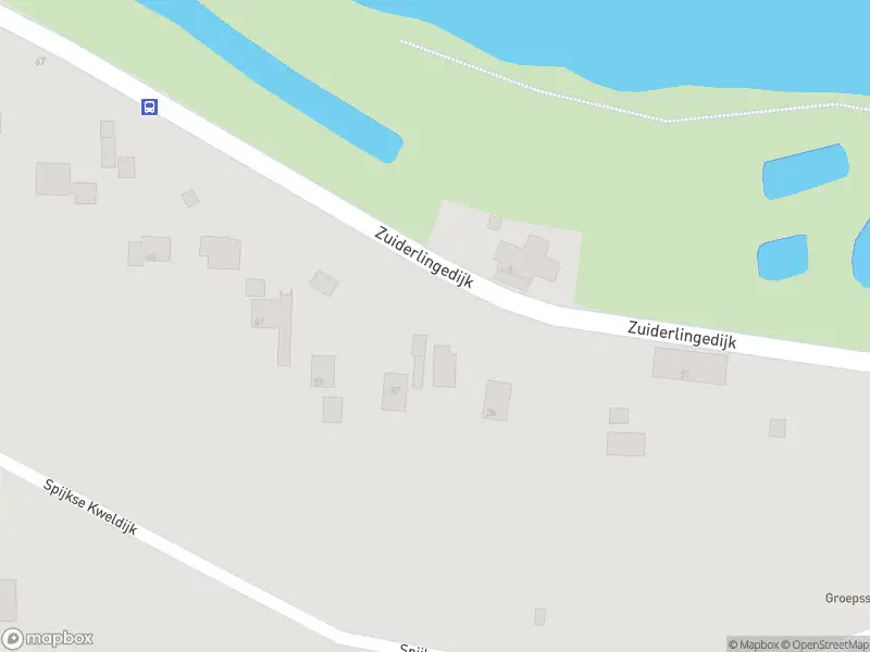 Ambulance met grote spoed naar de Zuiderlingedijk in Spijk
