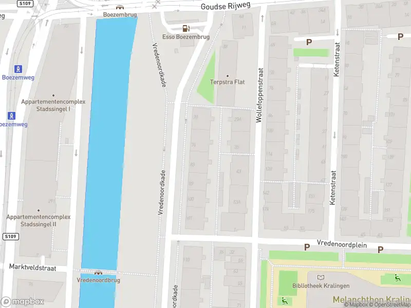 Ambulance naar de Vredenoordkade in Rotterdam