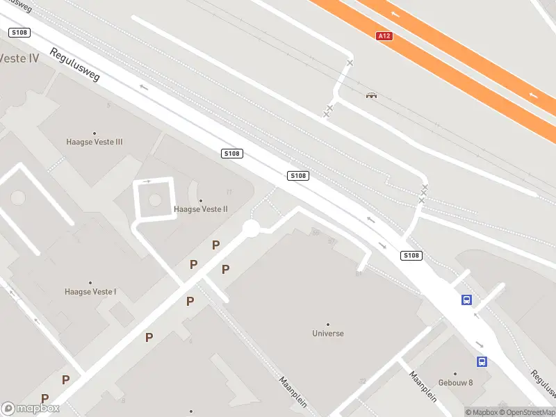 Ambulance met grote spoed naar de Regulusweg in 's-Gravenhage