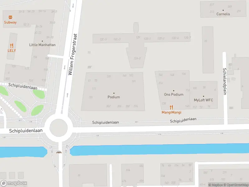 Ambulance met gepaste spoed naar de Schipluidenlaan in Amsterdam