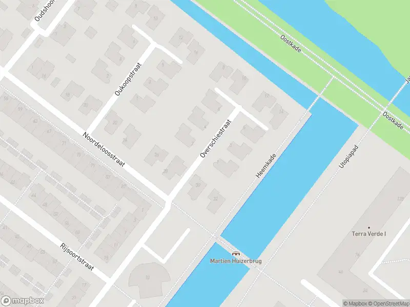 Ambulance met grote spoed naar de Overschiestraat in Zoetermeer