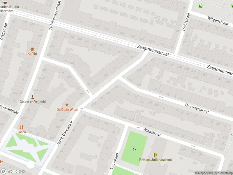 Ambulance met gepaste spoed naar de Jacob Catsstraat in Rotterdam