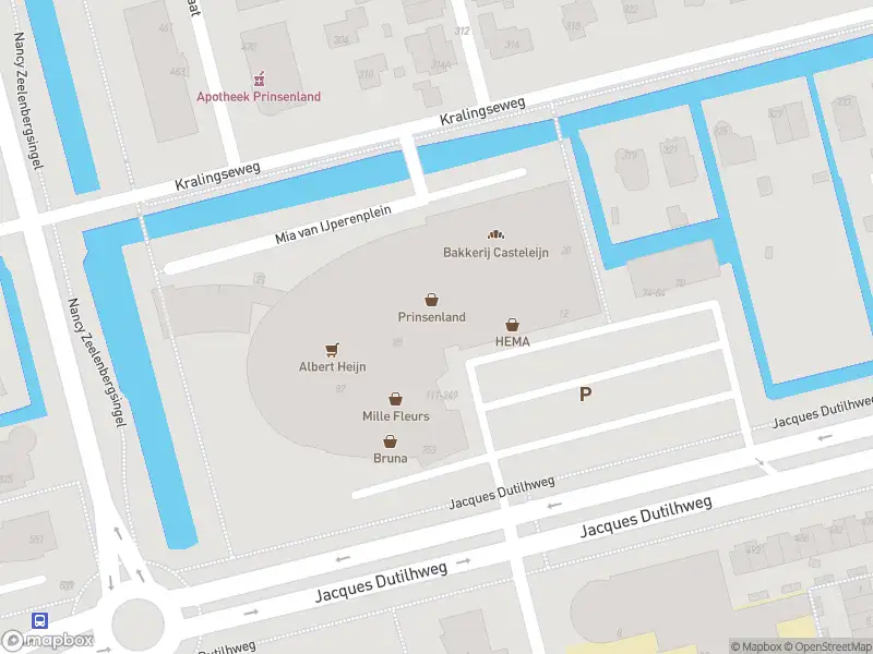 Ambulance met gepaste spoed naar de Mia van IJperenplein in Rotterdam