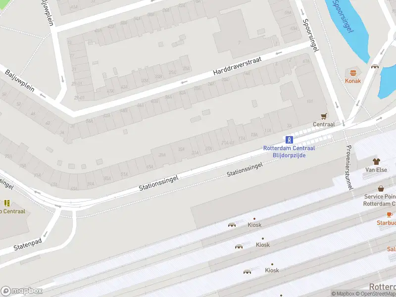 Ambulance met gepaste spoed naar de Stationssingel in Rotterdam