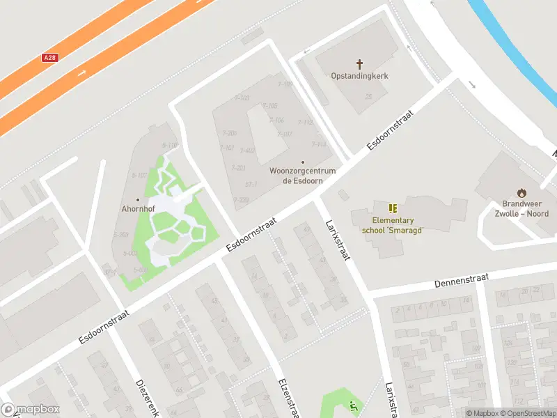 Brandweer met gepaste spoed naar de Esdoornstraat in Zwolle vanwege een liftopsluiting