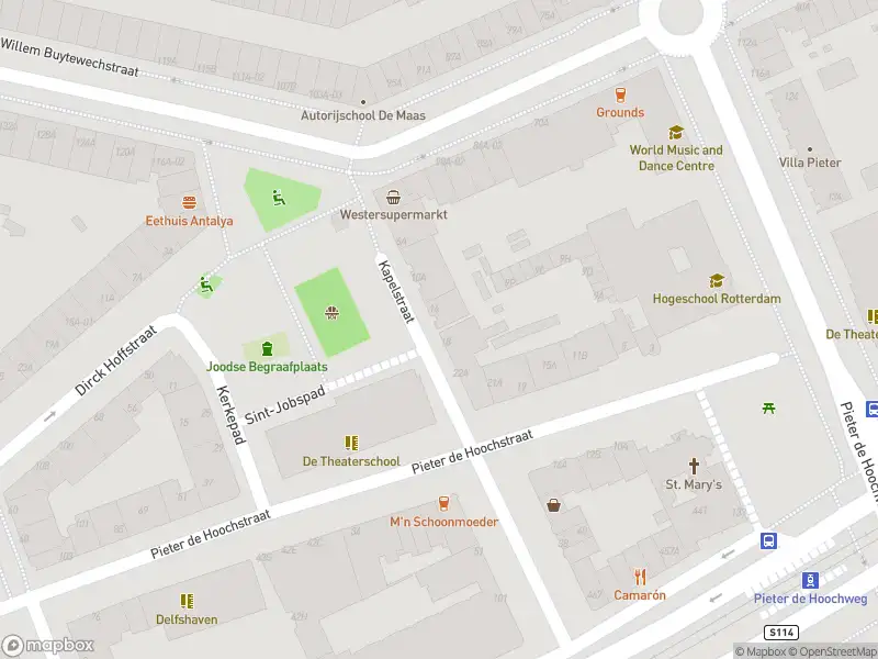 Ambulance met grote spoed naar de Kapelstraat in Rotterdam