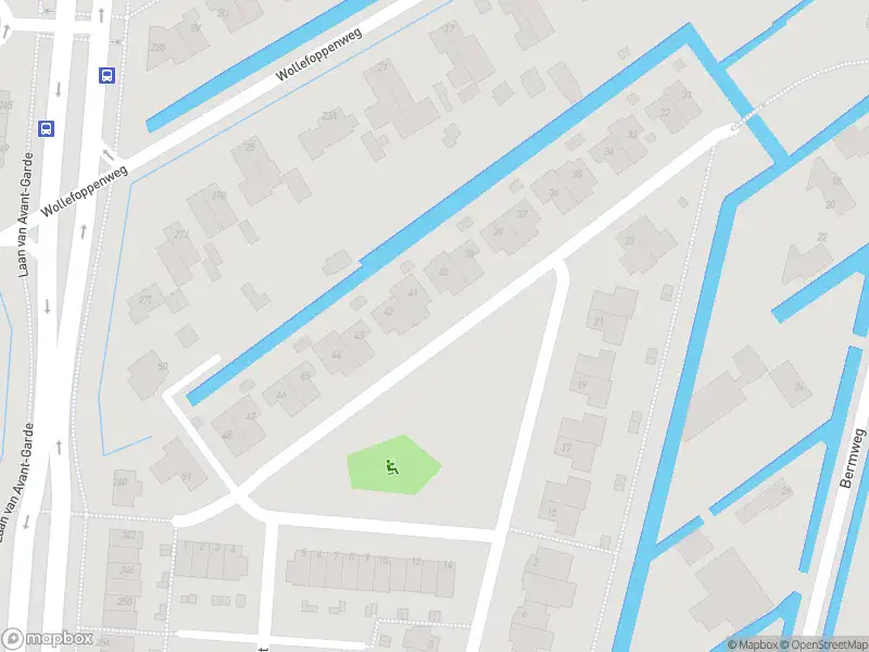 Ambulance met grote spoed naar de Louis Aragonplein in Rotterdam