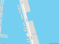 Ambulance met grote spoed naar de Silodam in Amsterdam