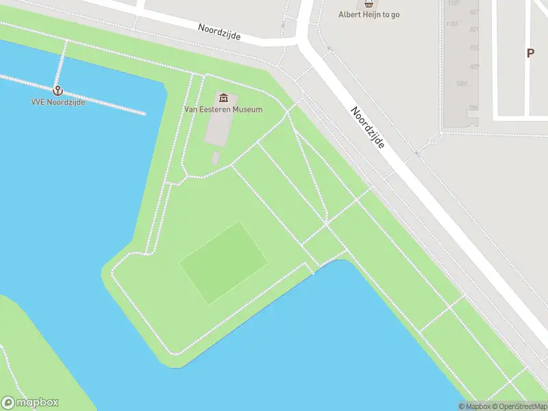 Ambulance met grote spoed naar de Dorus Rijkershof in Amsterdam