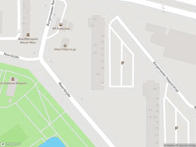 Ambulance met grote spoed naar de Burgemeester Hogguerstraat in Amsterdam