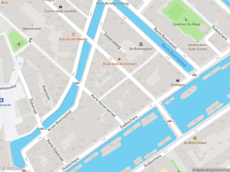 Ambulance met grote spoed naar de Korte Keizersdwarsstraat in Amsterdam