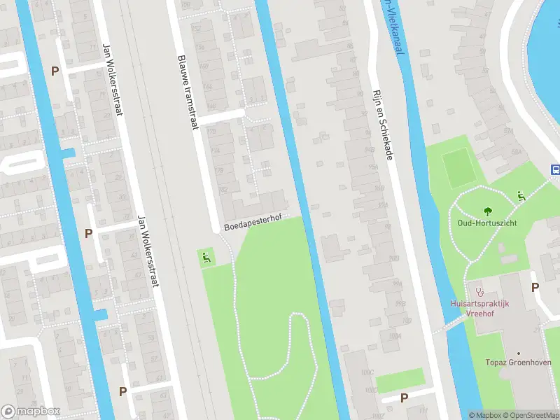 Ambulance met grote spoed naar de Boedapesterhof in Leiden