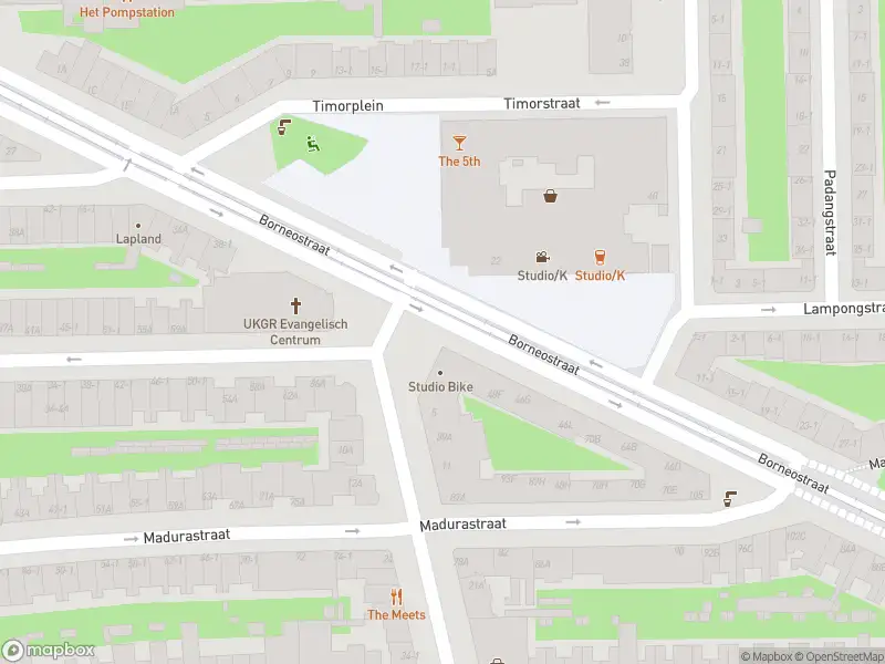 Ambulance met grote spoed naar de Timorplein in Amsterdam