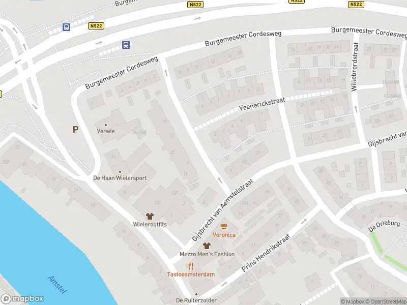 Ambulance met grote spoed naar de Badelochstraat in Ouderkerk aan de Amstel