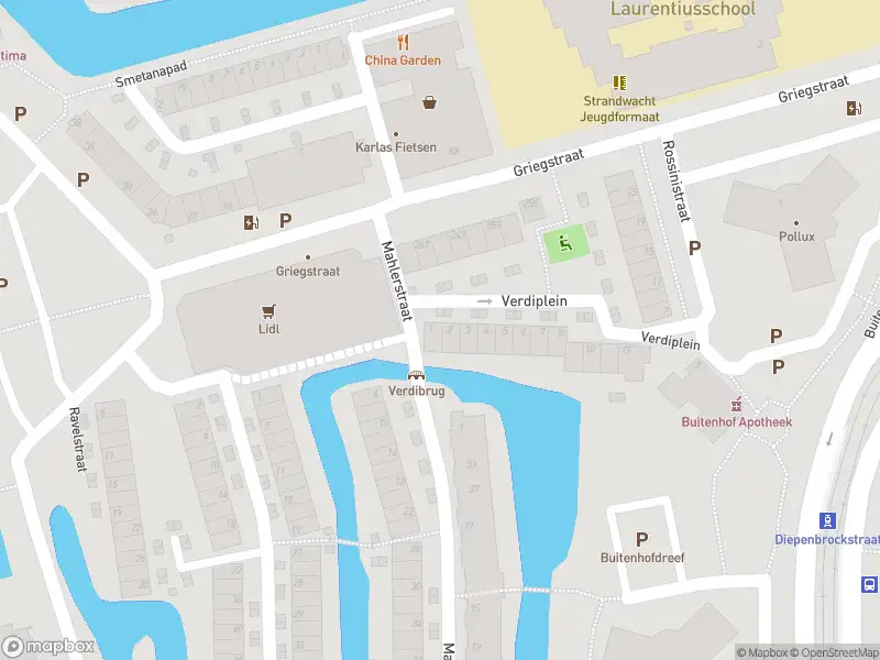 Ambulance met grote spoed naar de Verdiplein in Delft