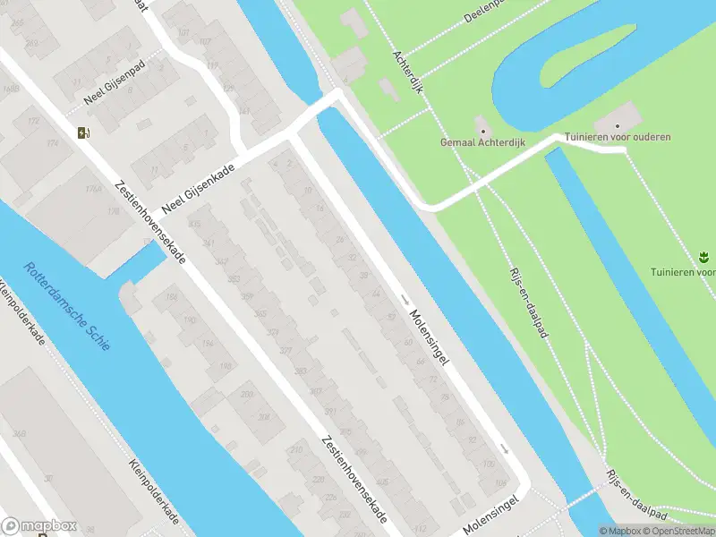 Ambulance met grote spoed naar de Molensingel in Rotterdam