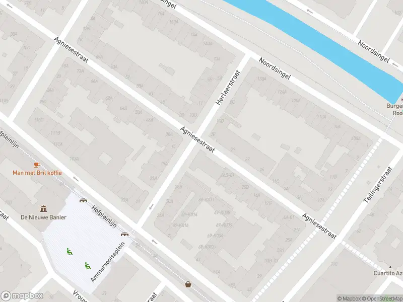 Ambulance met grote spoed naar de Herlaerstraat in Rotterdam
