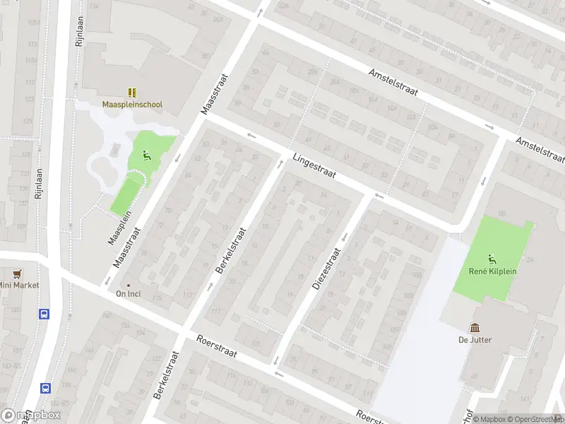 Politie naar de Maasstraat in Utrecht