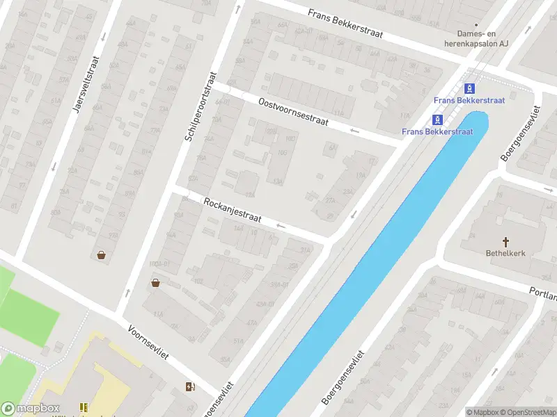 Ambulance met gepaste spoed naar de Rockanjestraat in Rotterdam