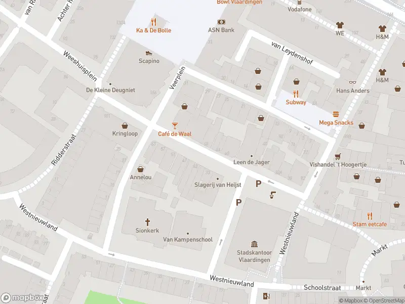 Ambulance met grote spoed naar de Paterstraat in Vlaardingen