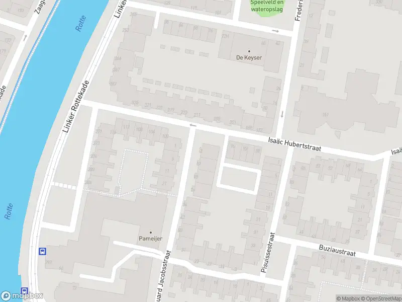 Ambulance met grote spoed naar de Edouard Jacobsstraat in Rotterdam