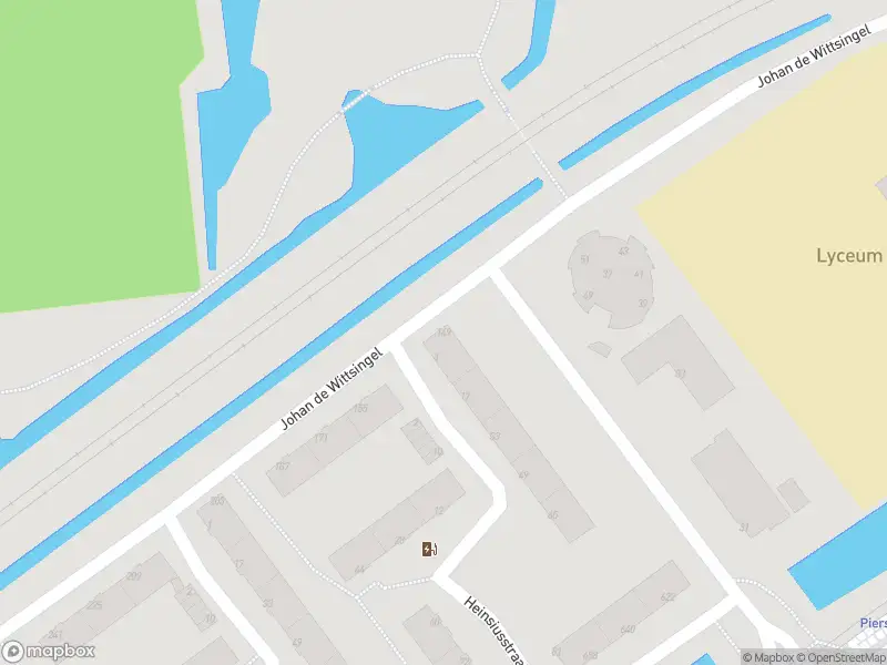 Ambulance met gepaste spoed naar de Johan de Wittsingel in Schiedam