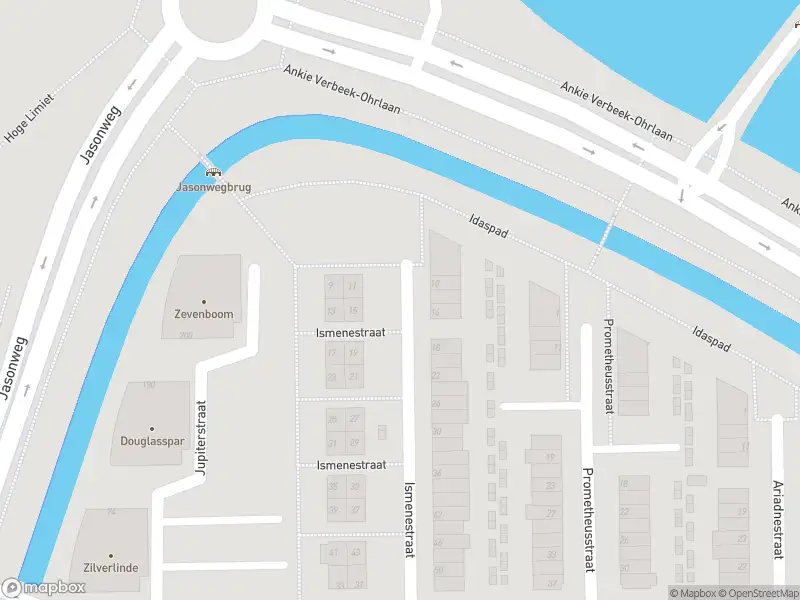 Ambulance met grote spoed naar de Ismenestraat in Rotterdam