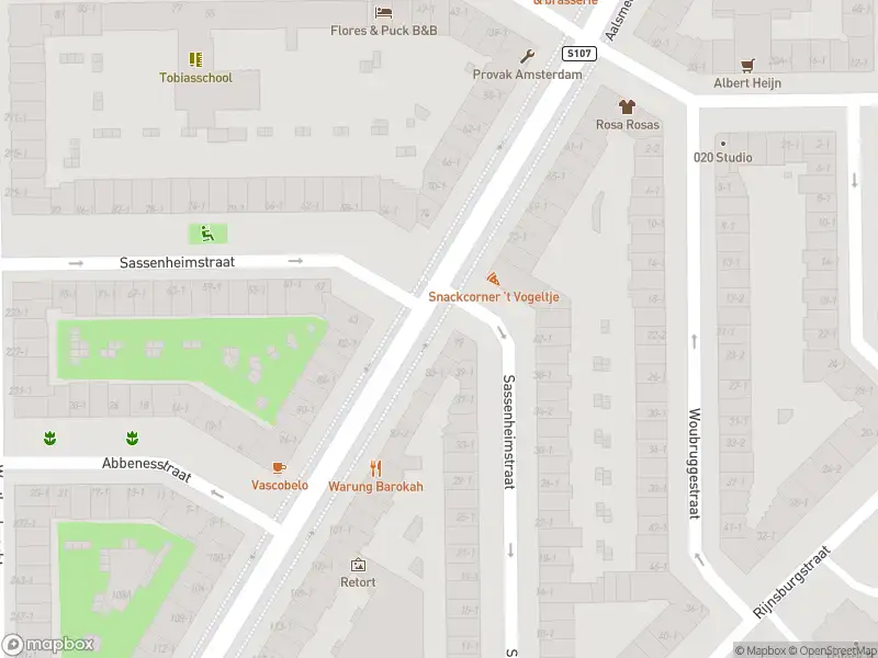 Ambulance met grote spoed naar de Hoofddorpplein in Amsterdam