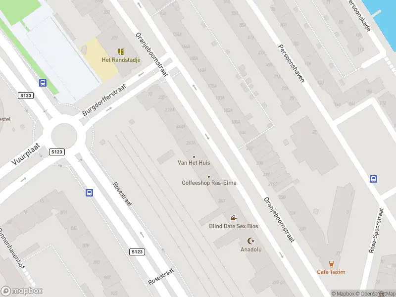 Ambulance met grote spoed naar de Oranjeboomstraat in Rotterdam