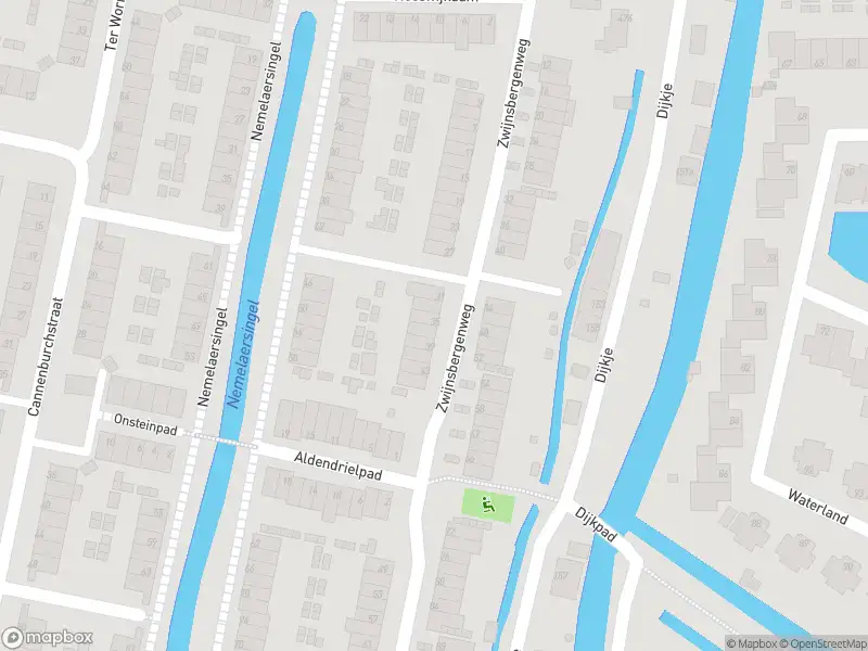 Ambulance met gepaste spoed naar de Zwijnsbergenweg in Rotterdam