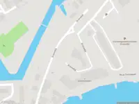 Ambulance met grote spoed naar de Groenedijk in Capelle aan den IJssel