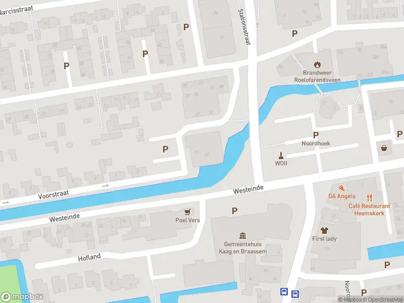 Ambulance met grote spoed naar de Stationshof in Roelofarendsveen