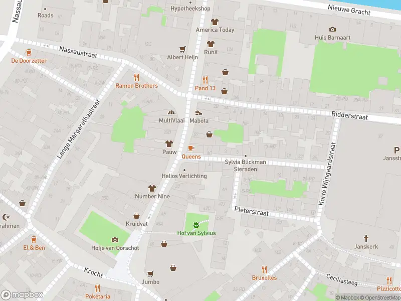 Ambulance met gepaste spoed naar de Korte Wijngaardstraat in Haarlem