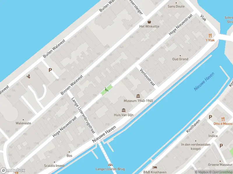 Ambulance met gepaste spoed naar de Hoge Nieuwstraat in Dordrecht