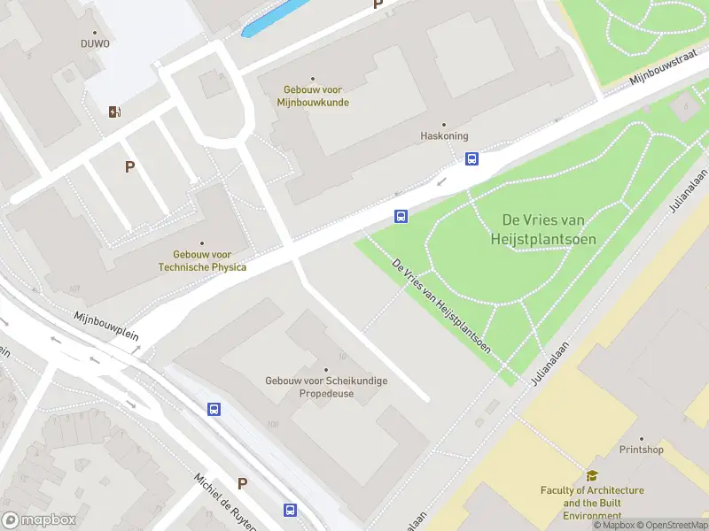 Ambulance met grote spoed naar de Michiel de Ruyterweg in Delft