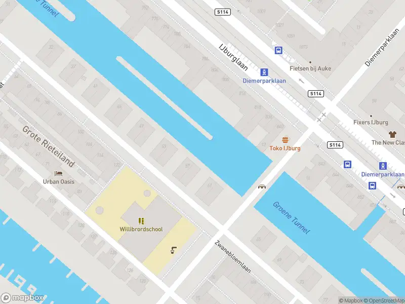Ambulance met grote spoed naar de Lisdoddelaan in Amsterdam