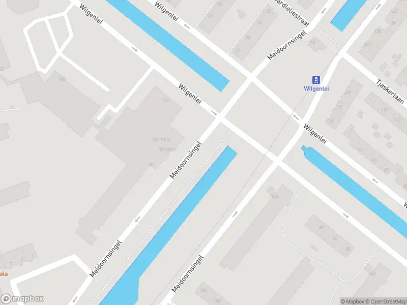 Ambulance met gepaste spoed naar de Wilgenlei in Rotterdam